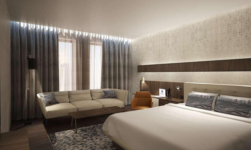 索非亚凯悦酒店 索菲亞 客房 照片 A typical room at the hotel