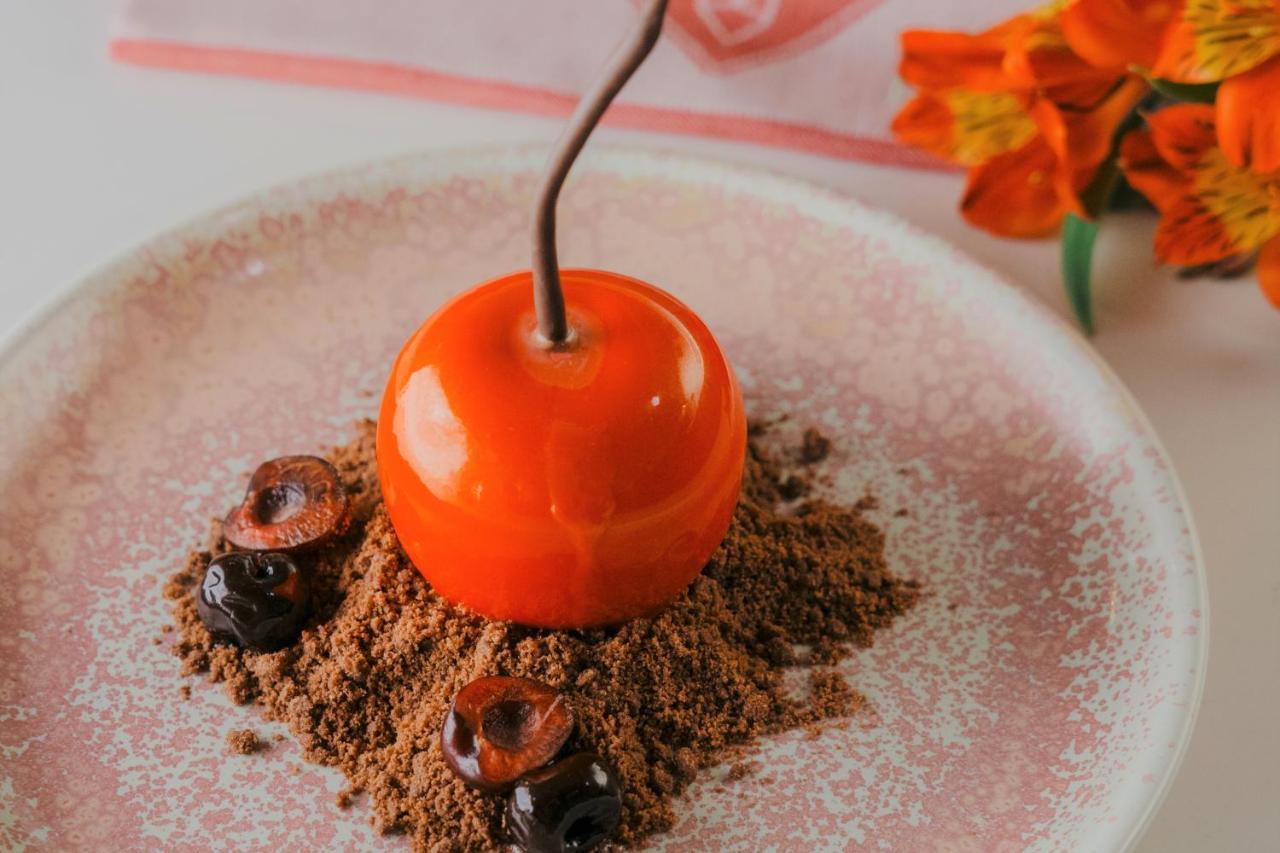索非亚凯悦酒店 索菲亞 外观 照片 A marzipan cherry