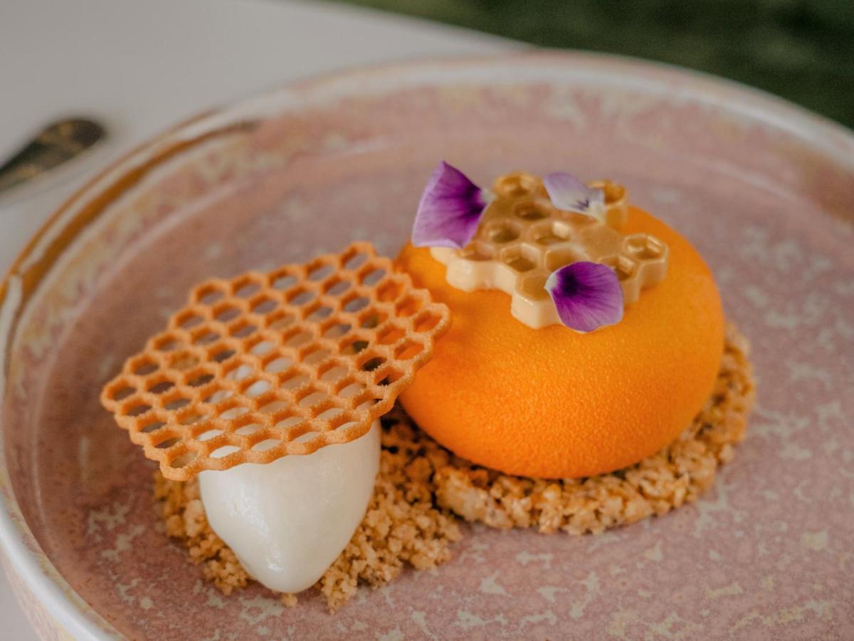 索非亚凯悦酒店 索菲亞 外观 照片 A dessert at the restaurant